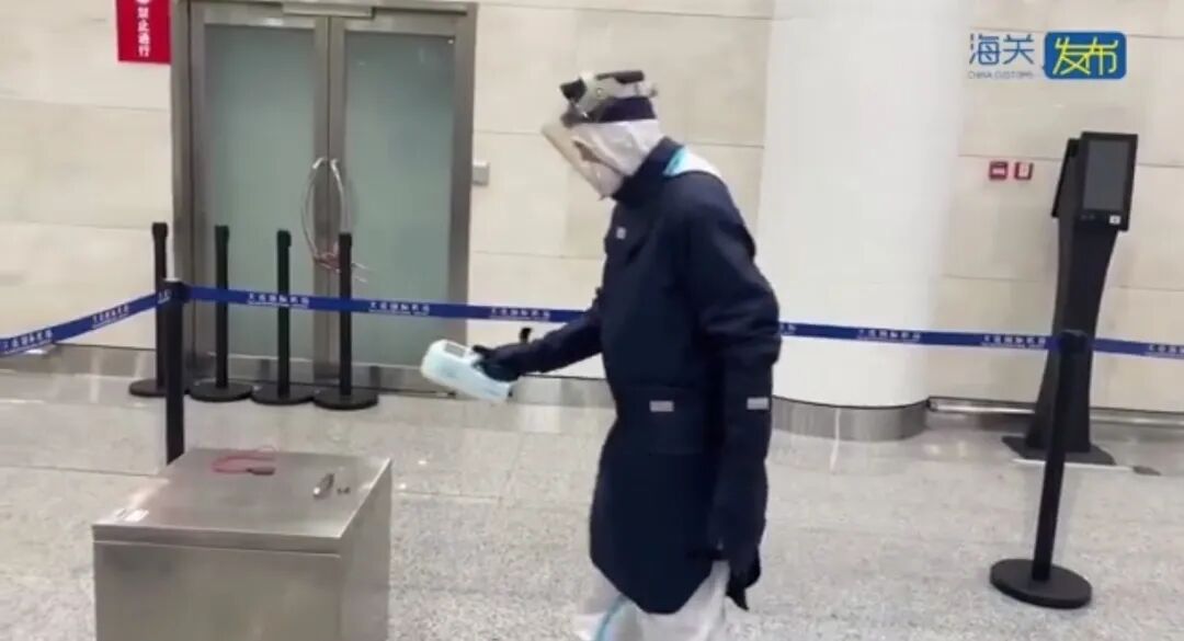 直擊查貨現(xiàn)場(chǎng)！上海仁機(jī)核素識(shí)別儀為大連海關(guān)精準(zhǔn)攔截放射性 “護(hù)身符”